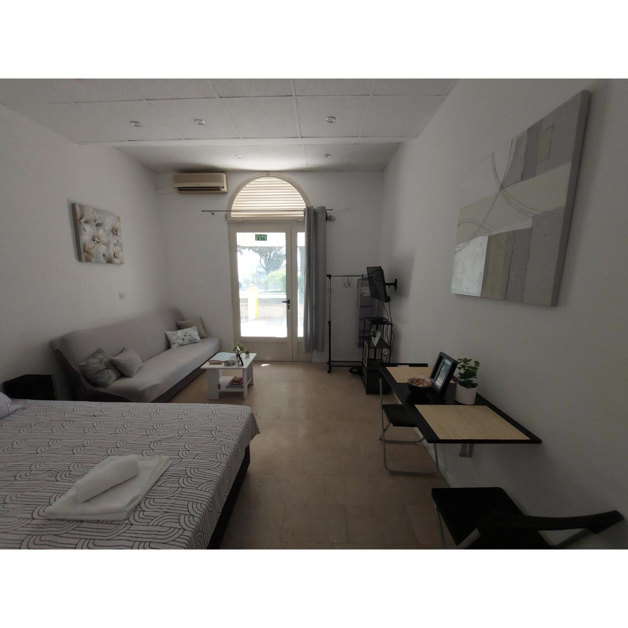 Studio Apartment Lee Split Exteriér fotografie